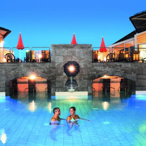Therme 1 Schwimmende Menschen